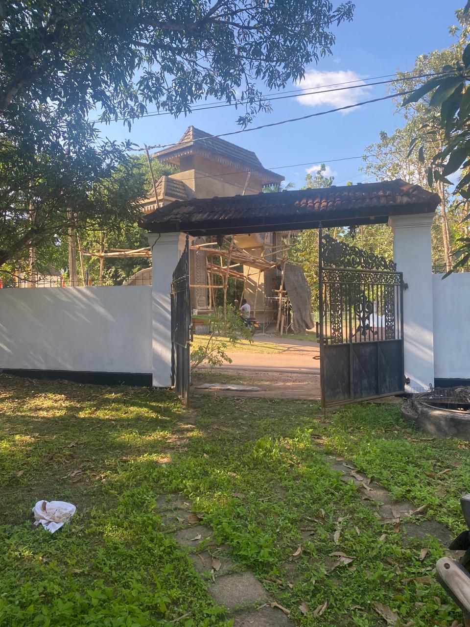 House for sale in Madampella