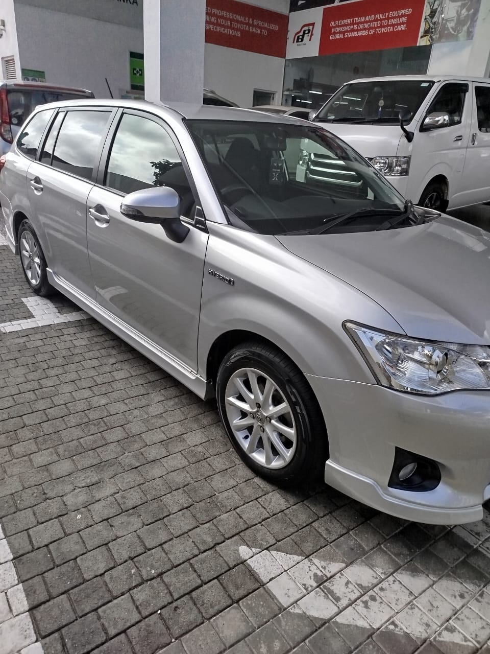 Toyota Axio Fielder 2013