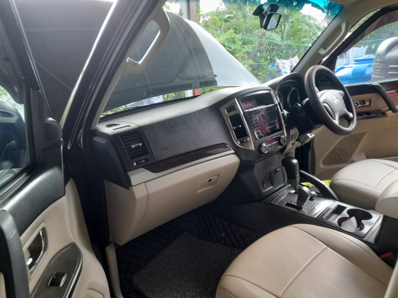 Mitsubishi Montero 2013