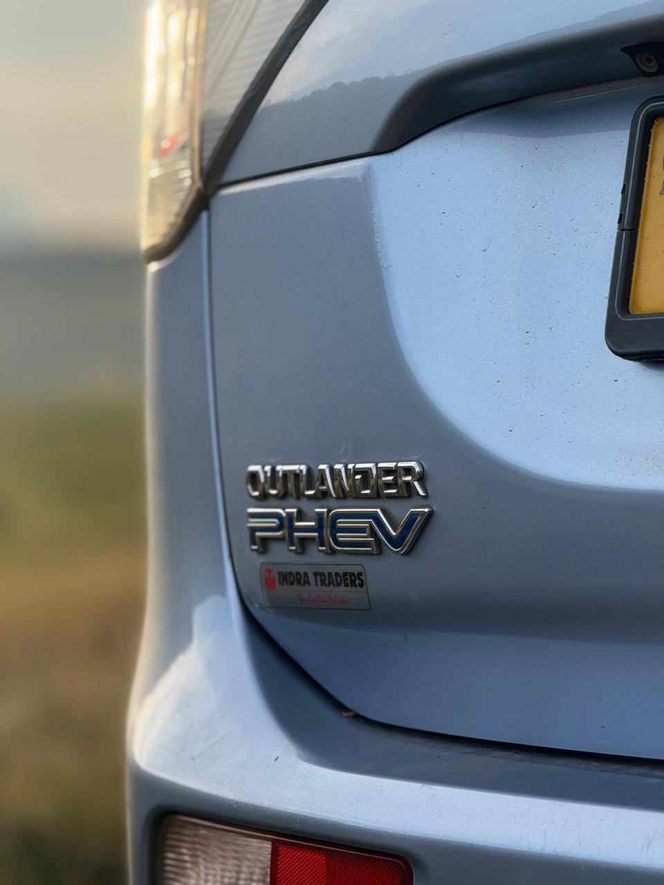 Mitsubishi Outlander PHEV 2013