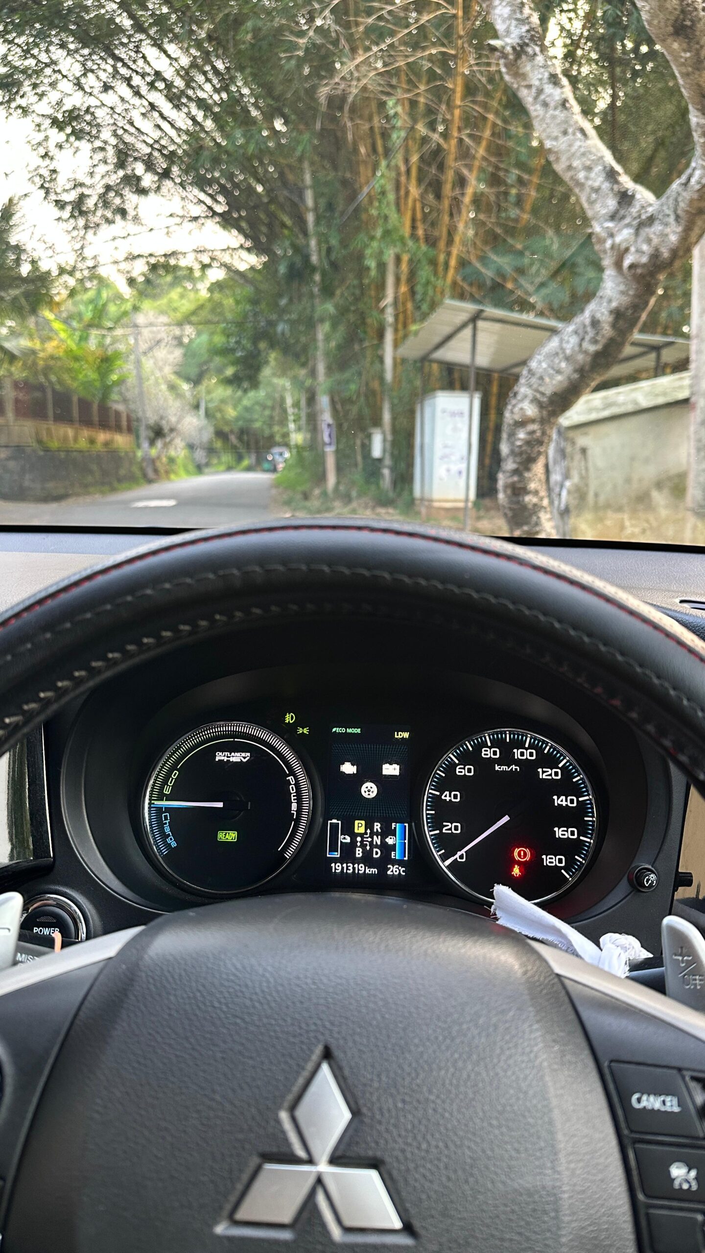 Mitsubishi Outlander PHEV 2013