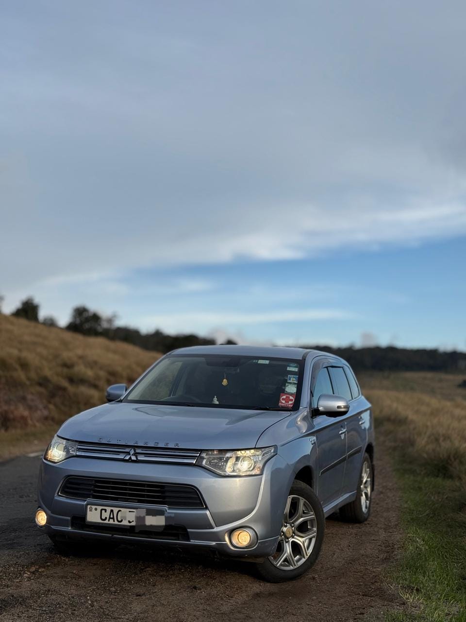 Mitsubishi Outlander PHEV 2013