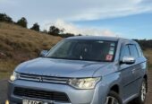 Mitsubishi Outlander PHEV 2013