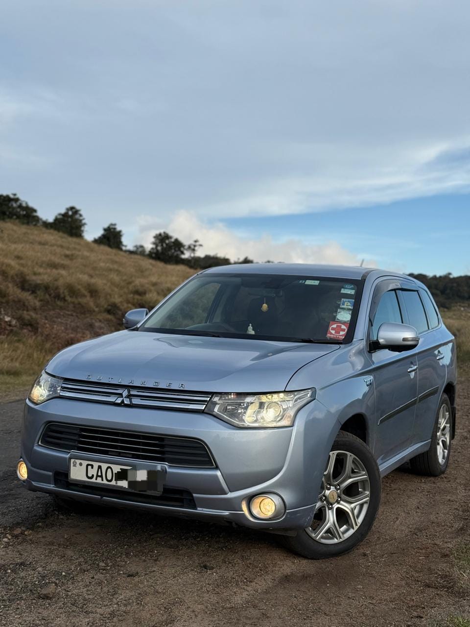 Mitsubishi Outlander PHEV 2013