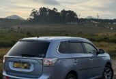 Mitsubishi Outlander PHEV 2013