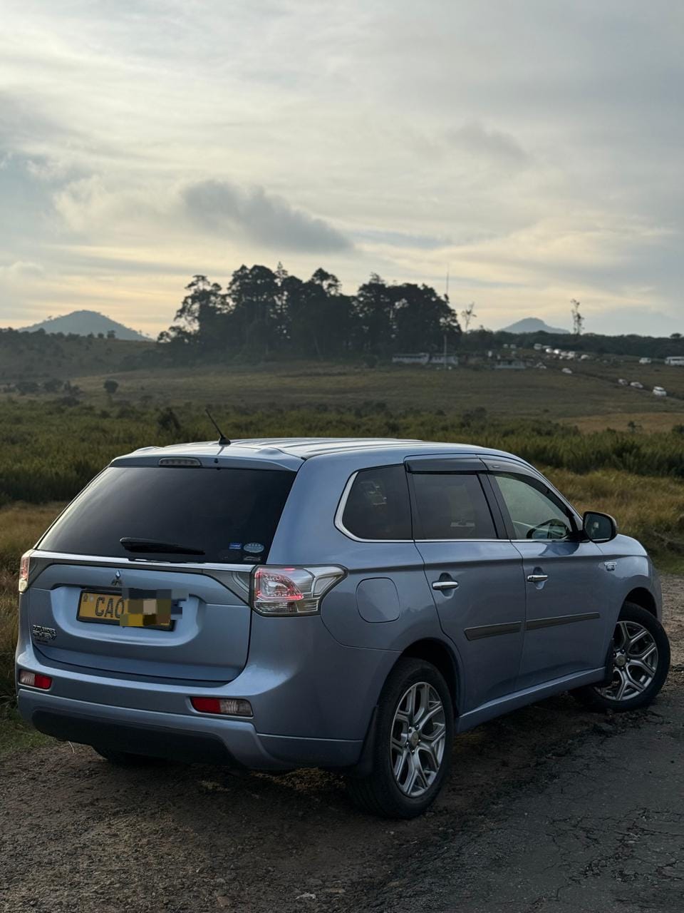 Mitsubishi Outlander PHEV 2013