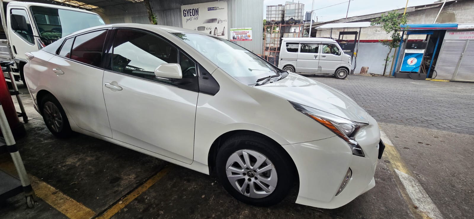 TOYOTA PRIUS 4TH GENERATION – 2016 (Pearl White) home used