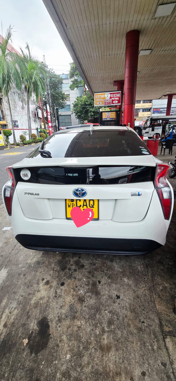 TOYOTA PRIUS 4TH GENERATION – 2016 (Pearl White) home used
