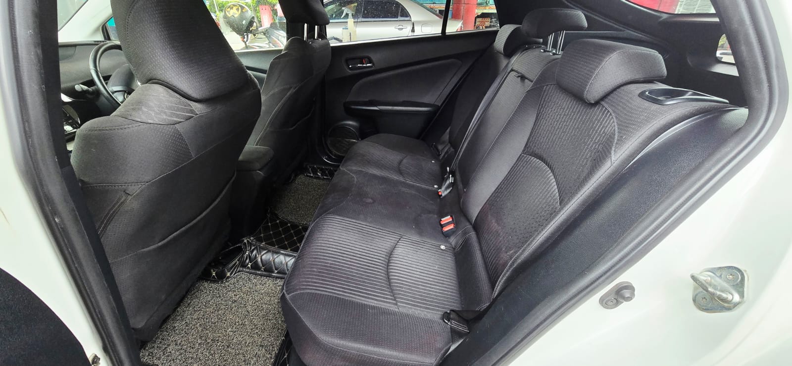 TOYOTA PRIUS 4TH GENERATION – 2016 (Pearl White) home used