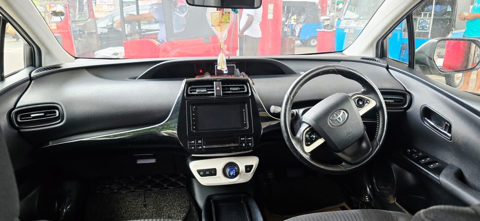 TOYOTA PRIUS 4TH GENERATION – 2016 (Pearl White) home used
