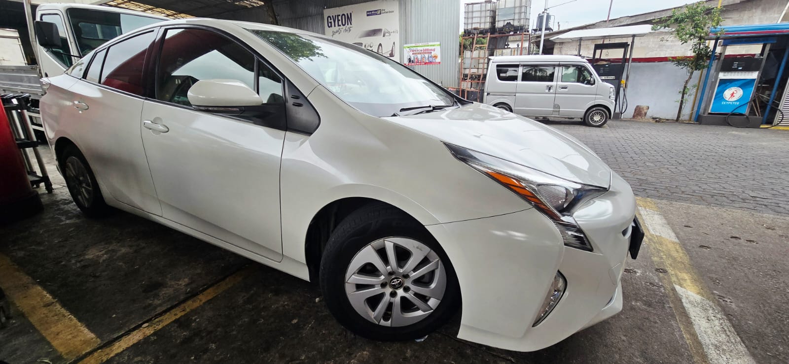 TOYOTA PRIUS 4TH GENERATION – 2016 (Pearl White) home used