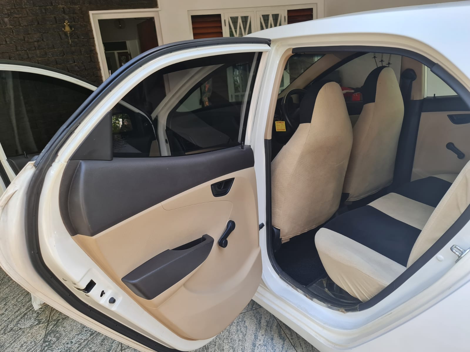 Hyundai Eon Magna 2015