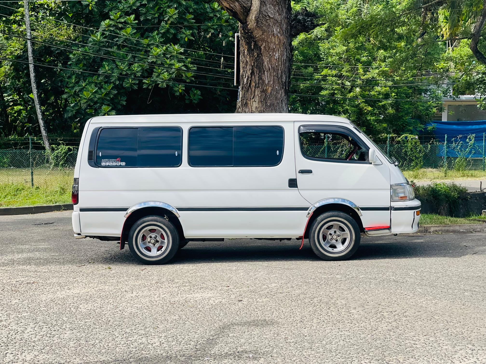 Toyota Dolphin 1991