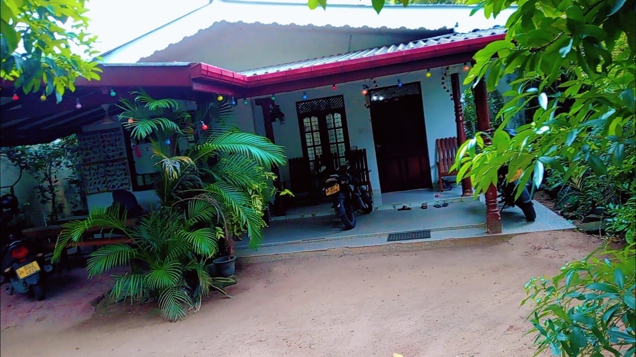 Houses for Sale – Makola