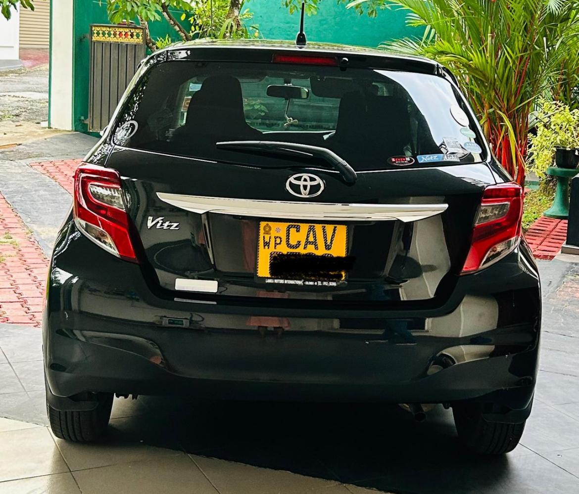 Toyota Vitz 2015