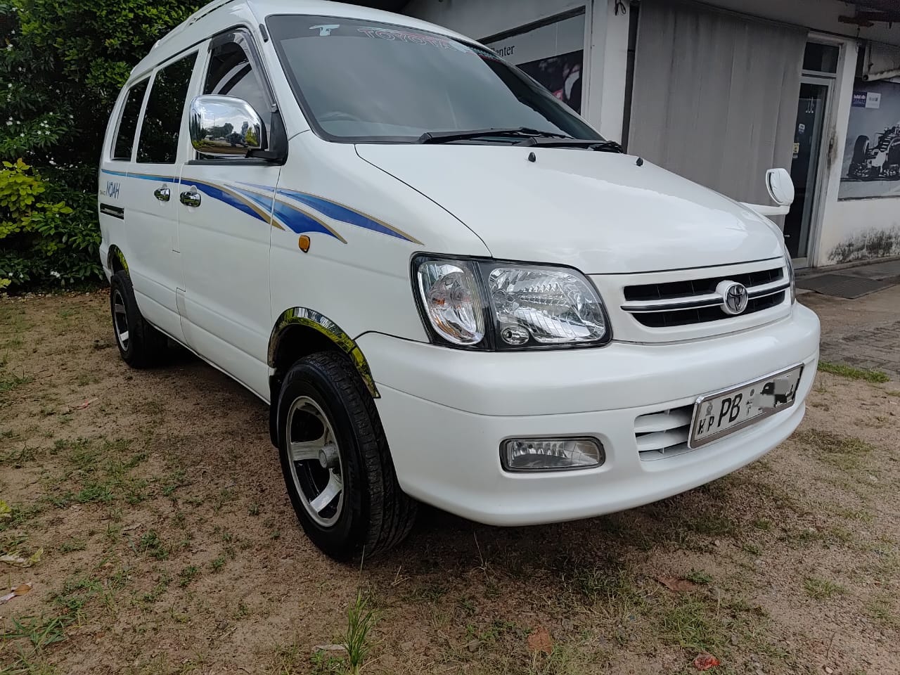 Toyota Noah 2002