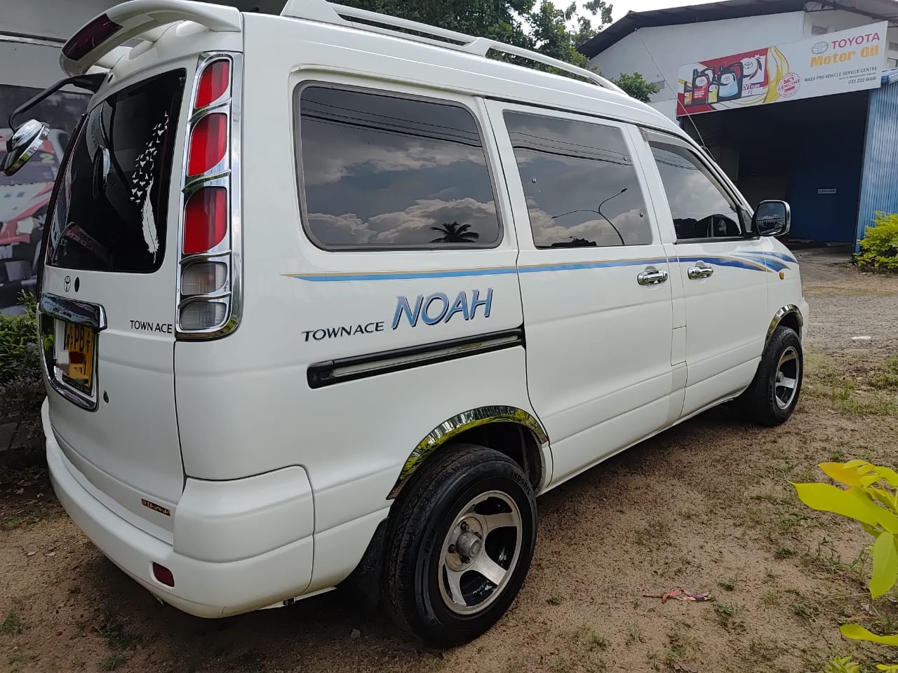 Toyota Noah 2002