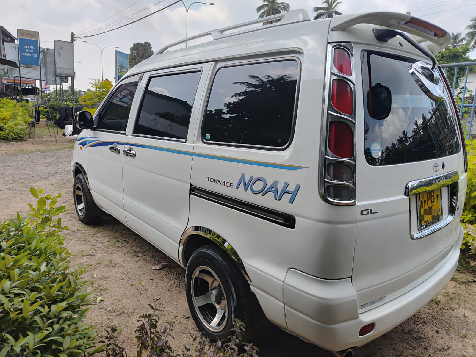 Toyota Noah 2002