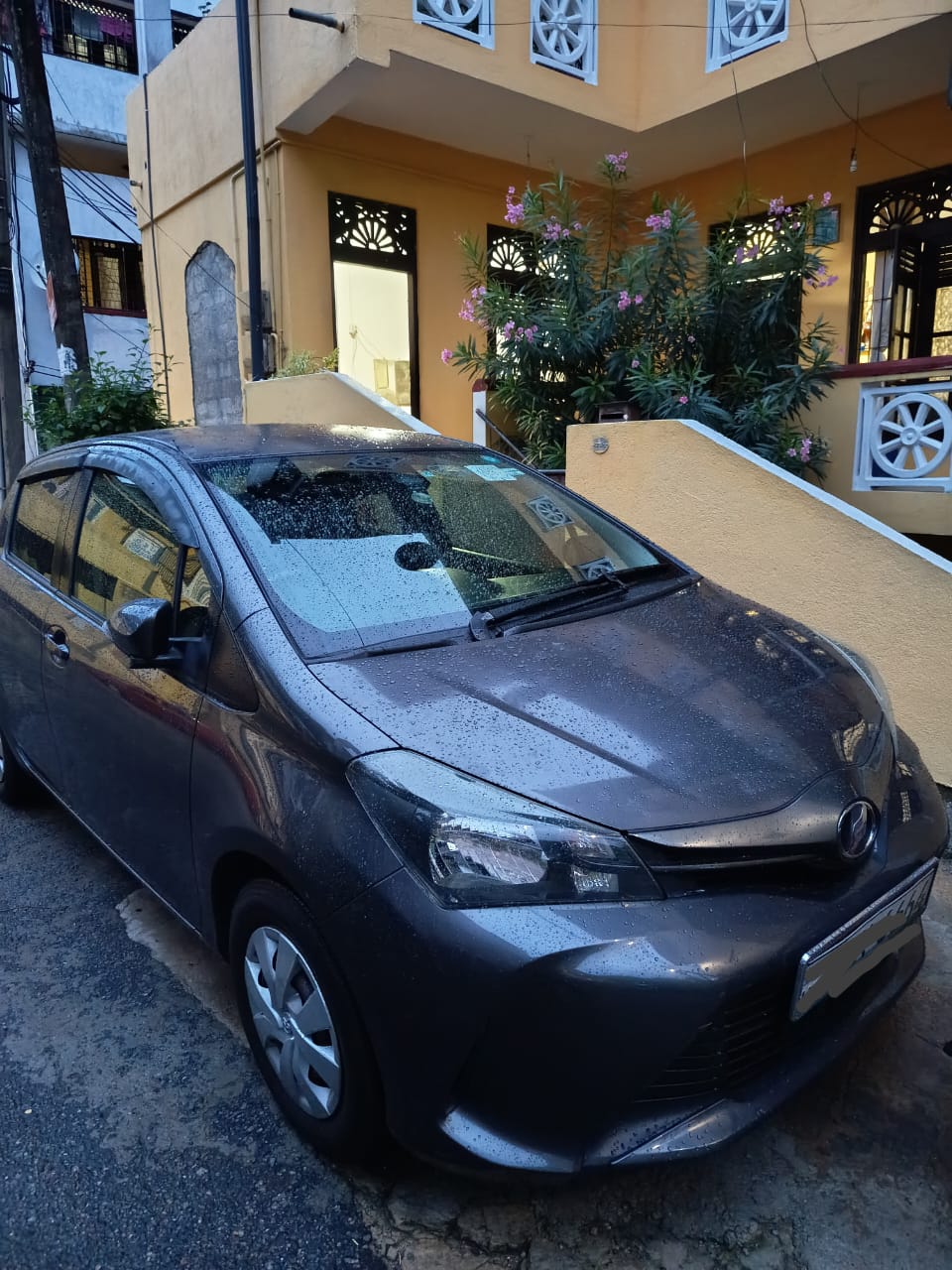 Toyota Vitz 2015