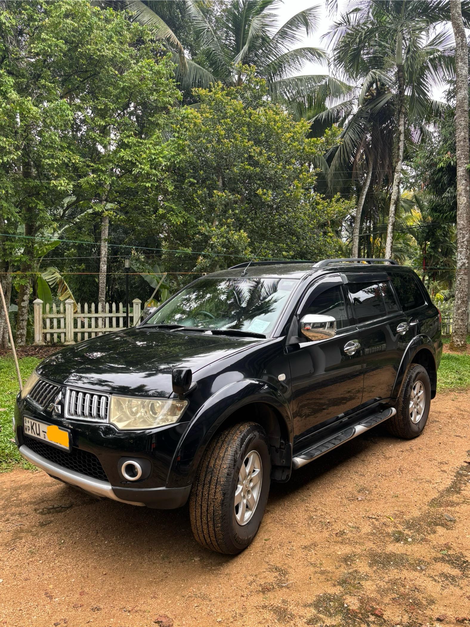 Mitsubishi Montero Sport 2012