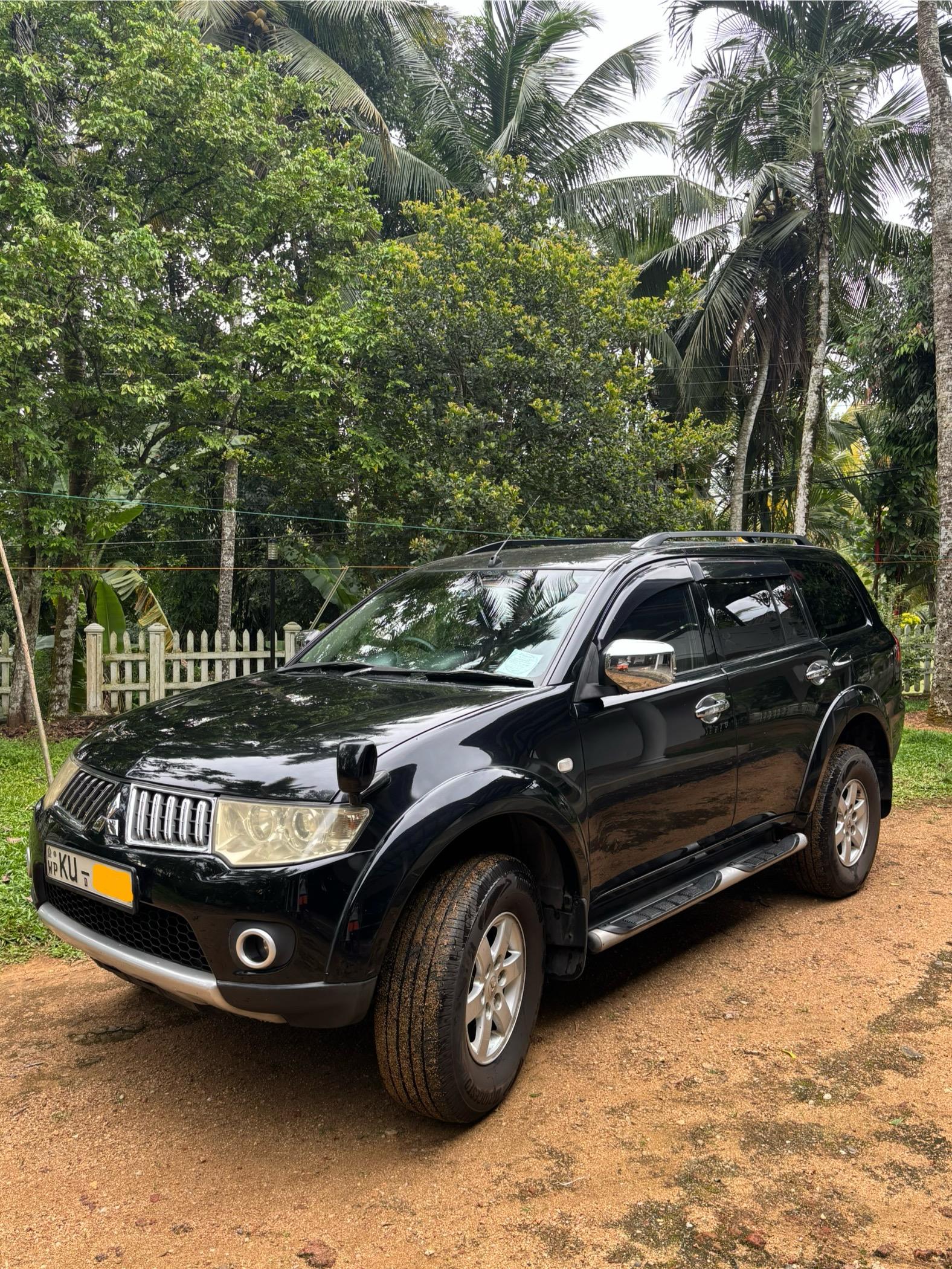 Mitsubishi Montero Sport 2012