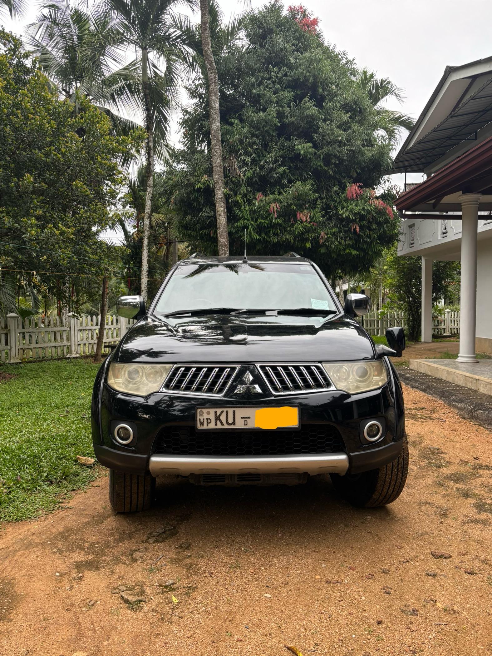 Mitsubishi Montero Sport 2012