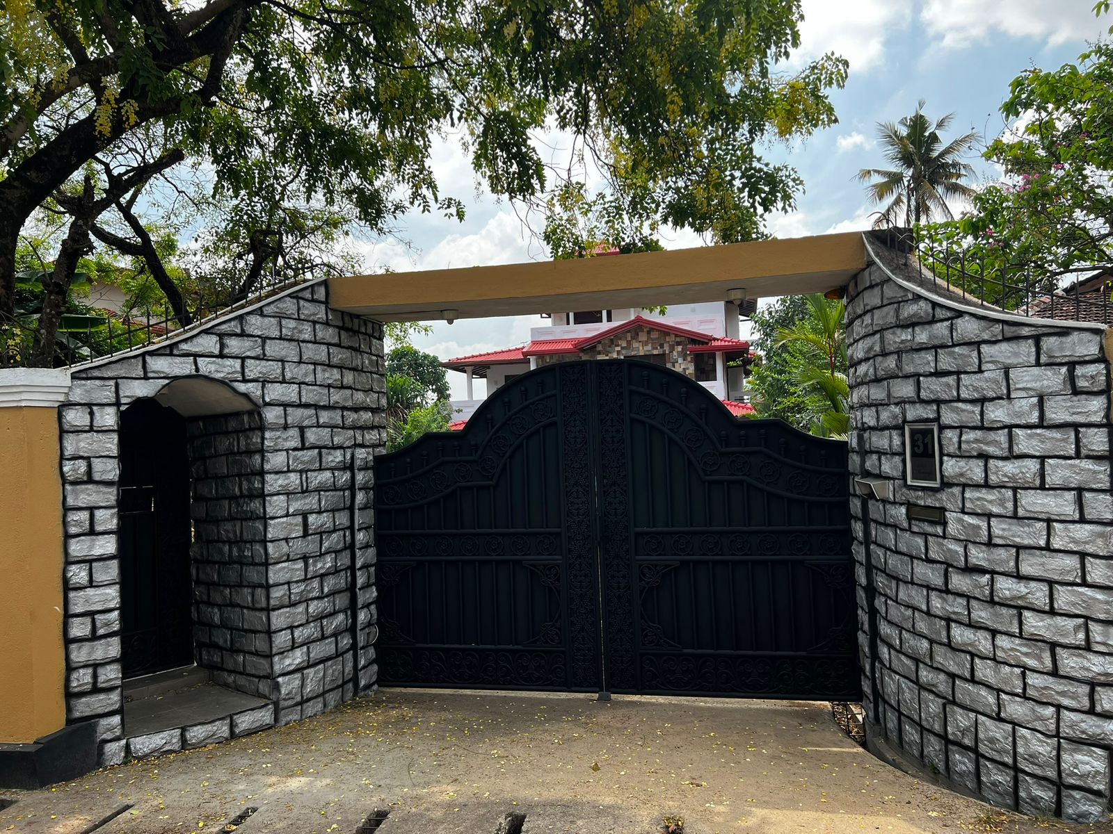 3 Story Luxury House for Sale in Piliyandala