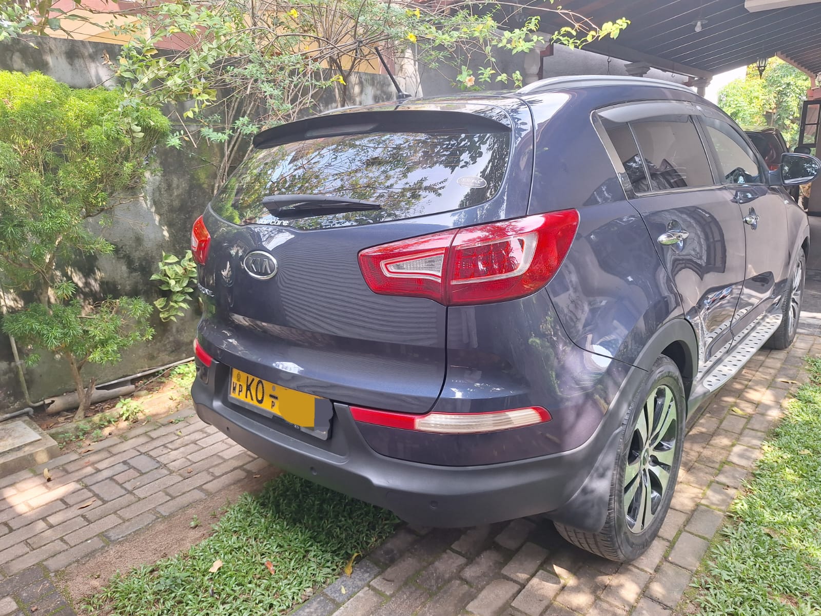 Kia Sportage Full option 2011