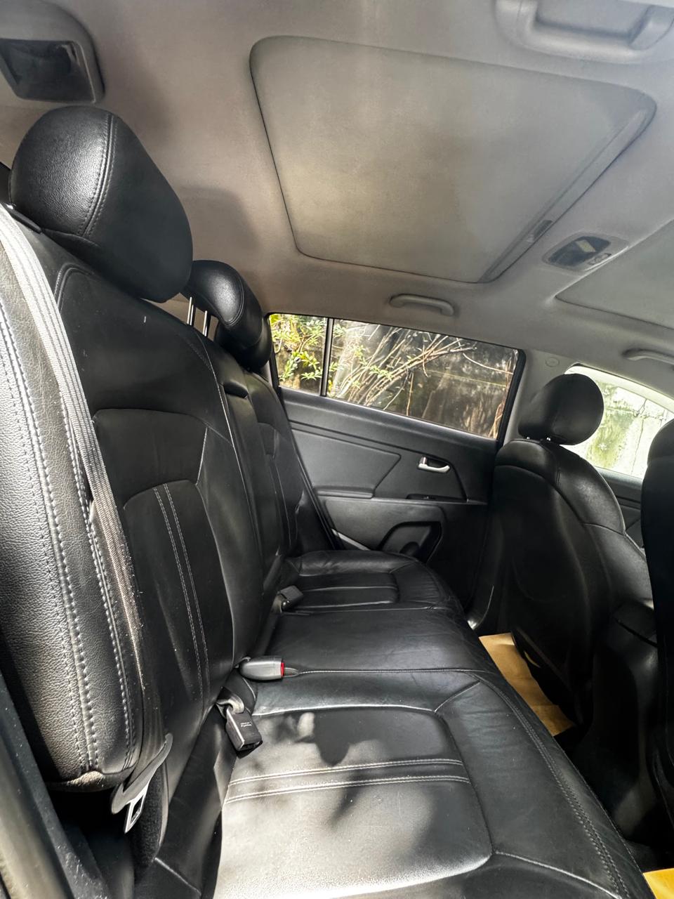 Kia Sportage Full option 2011