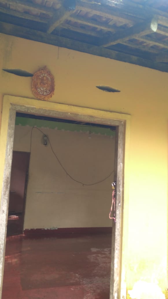 පර්චස් 10 සමග පැරනි නිවසක් විකිනීමට ඇත.