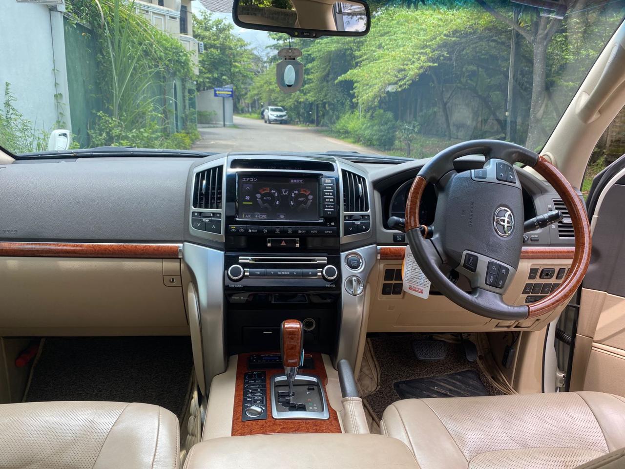 Toyota Land cruiser sahara V8