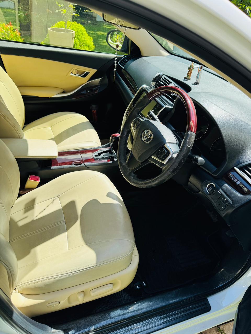 Toyota Premio F 2017