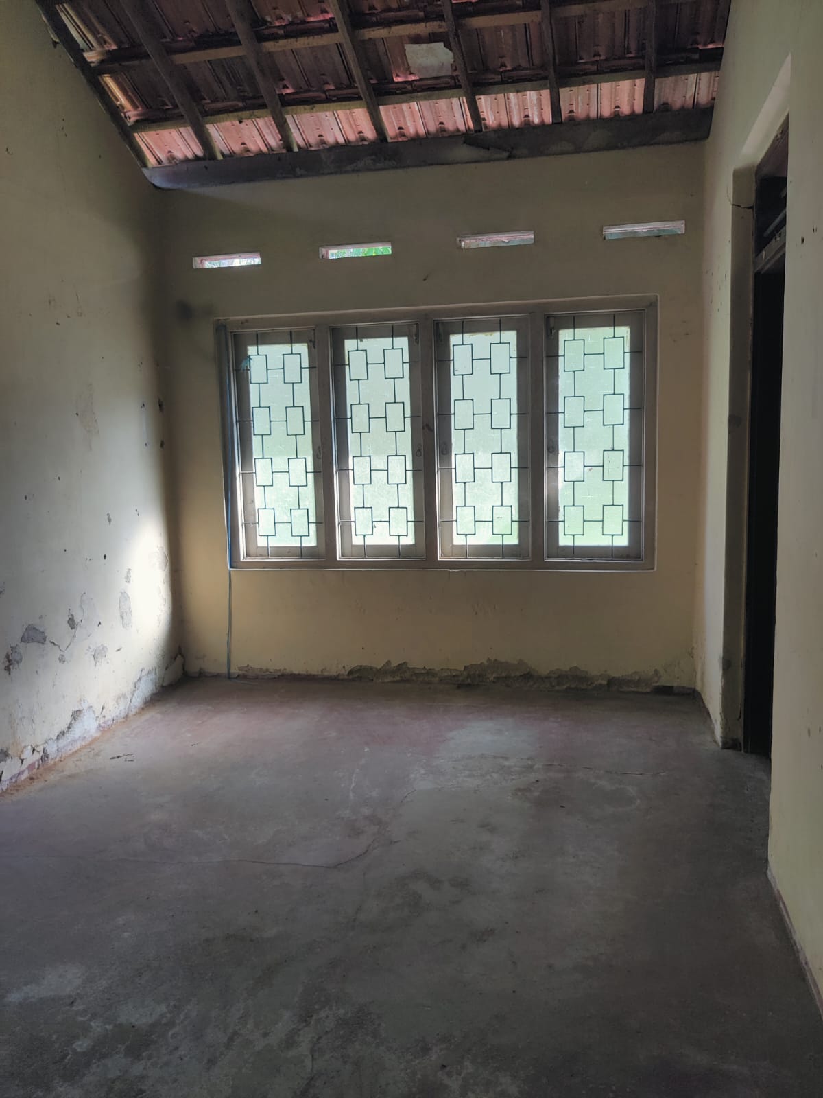 Land for Sale with 100 Years Old Antique House Galle