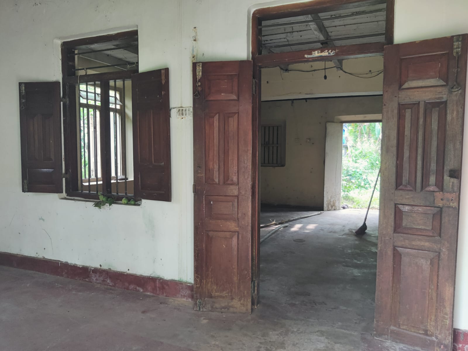 Land for Sale with 100 Years Old Antique House Galle
