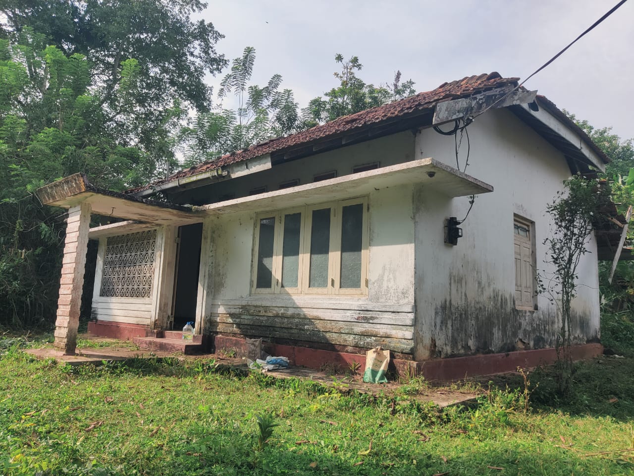 Land for Sale with 100 Years Old Antique House Galle