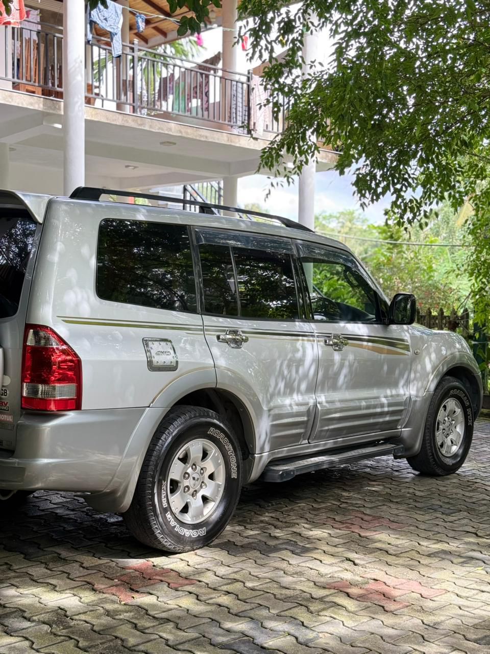 Mitsubishi Montero 2002