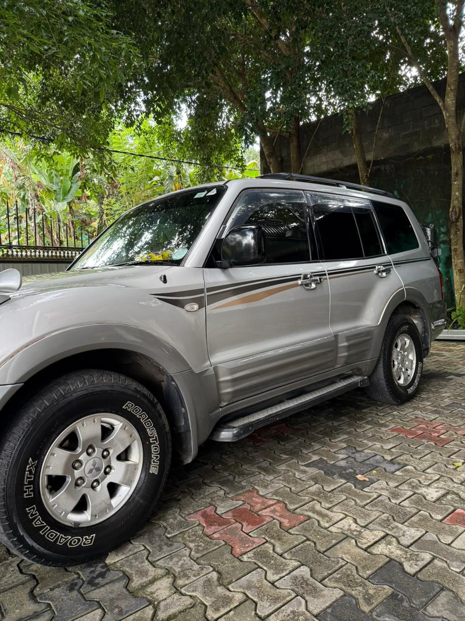 Mitsubishi Montero 2002