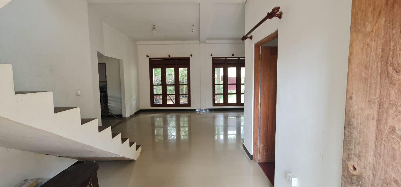 House with Land for Sale Hanwella