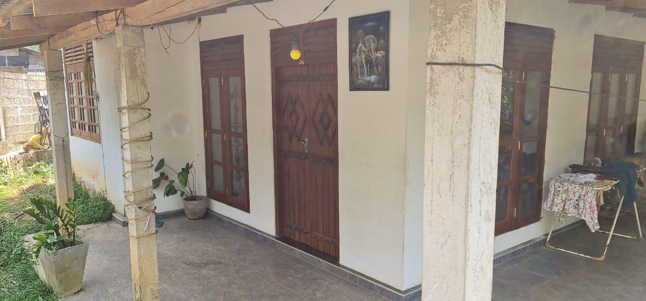 House with Land for Sale Hanwella