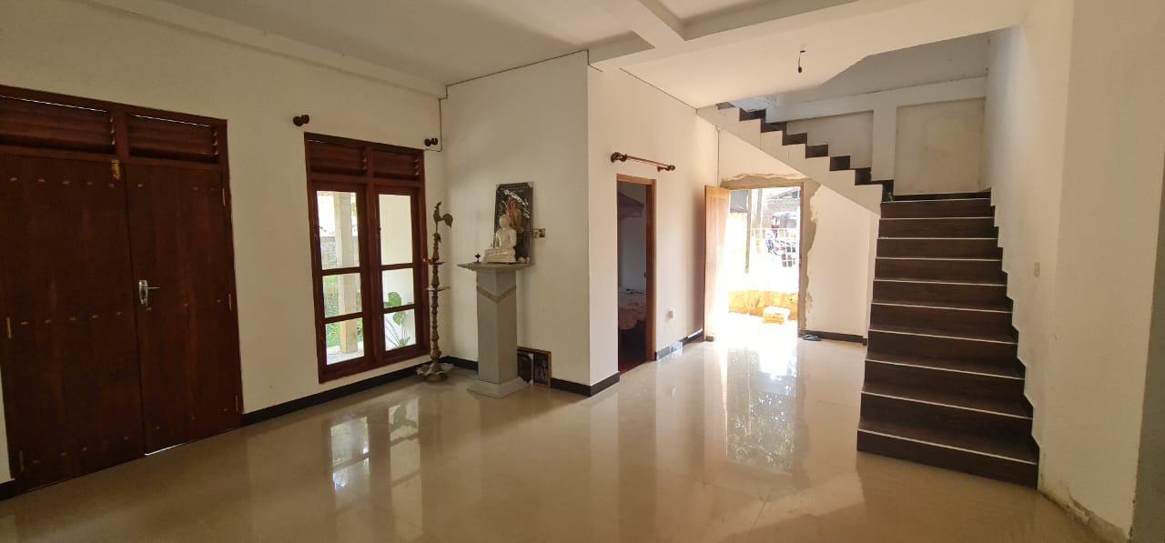 House with Land for Sale Hanwella