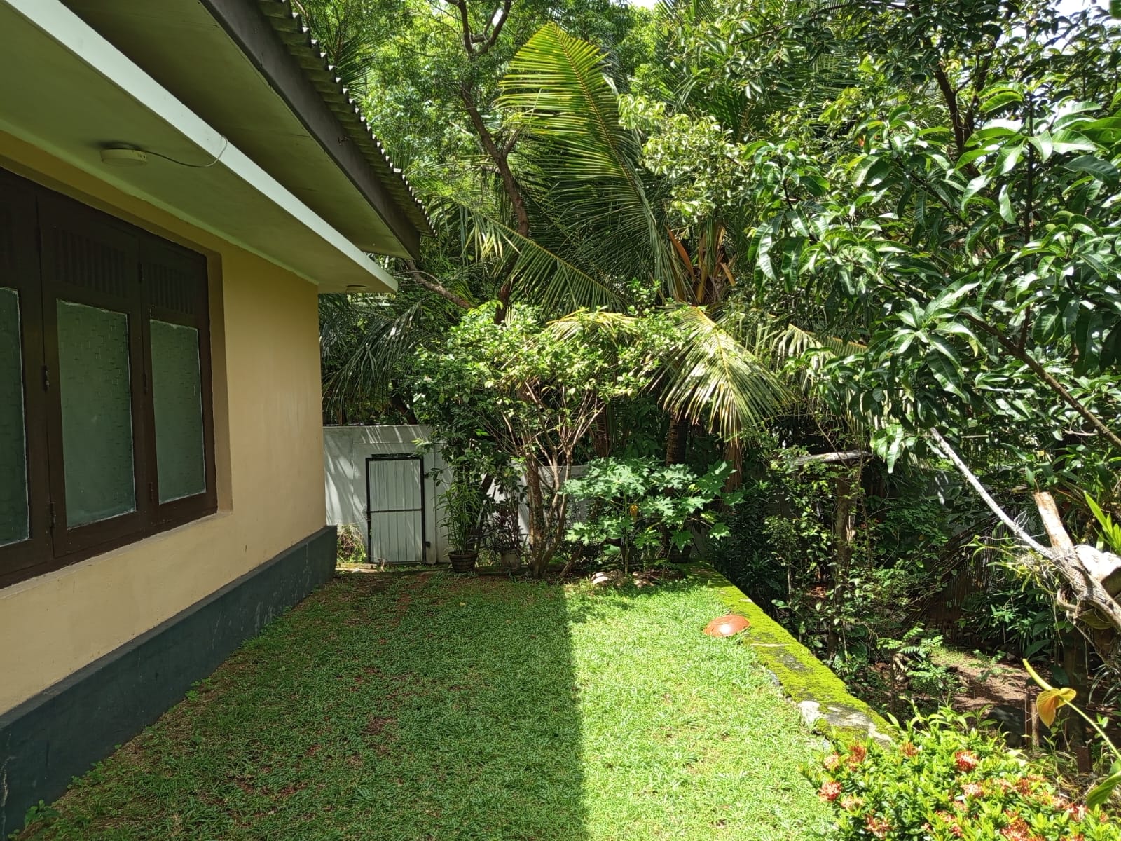 Land with An Old House for Sale in Subhuthipura, Battaramulla