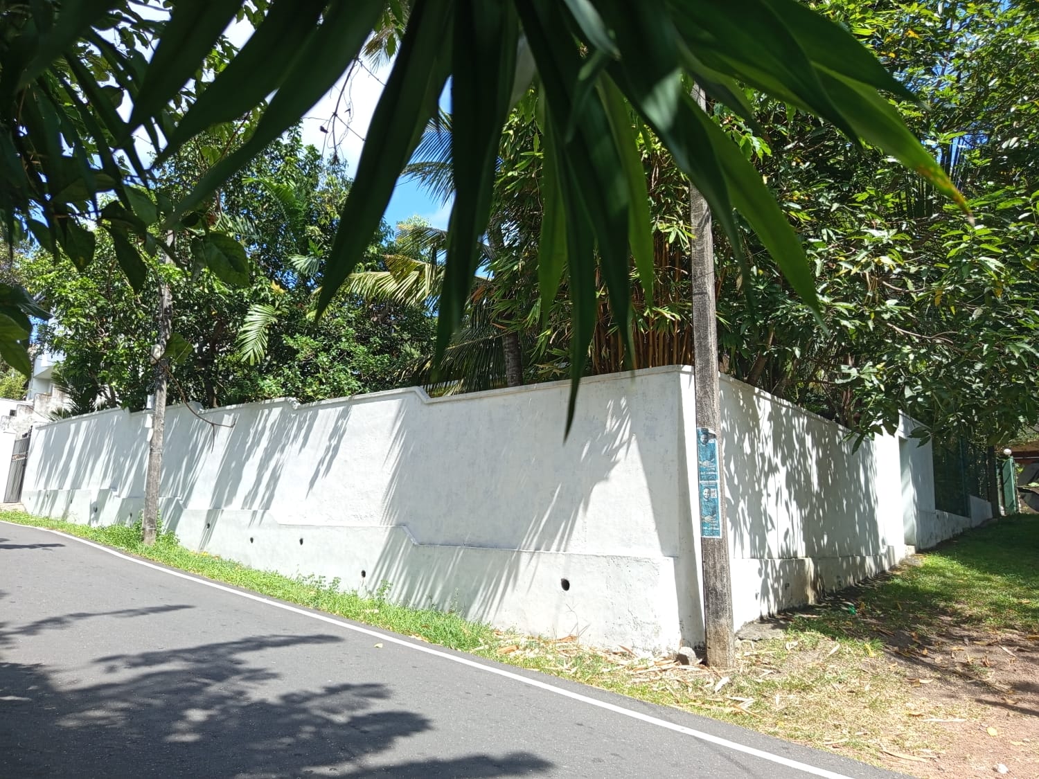 Land with An Old House for Sale in Subhuthipura, Battaramulla