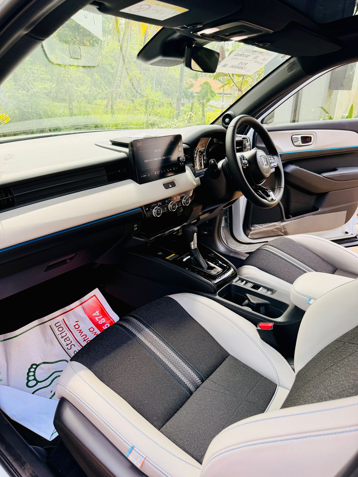 Honda Vezel Z Play Moon Roof 2025