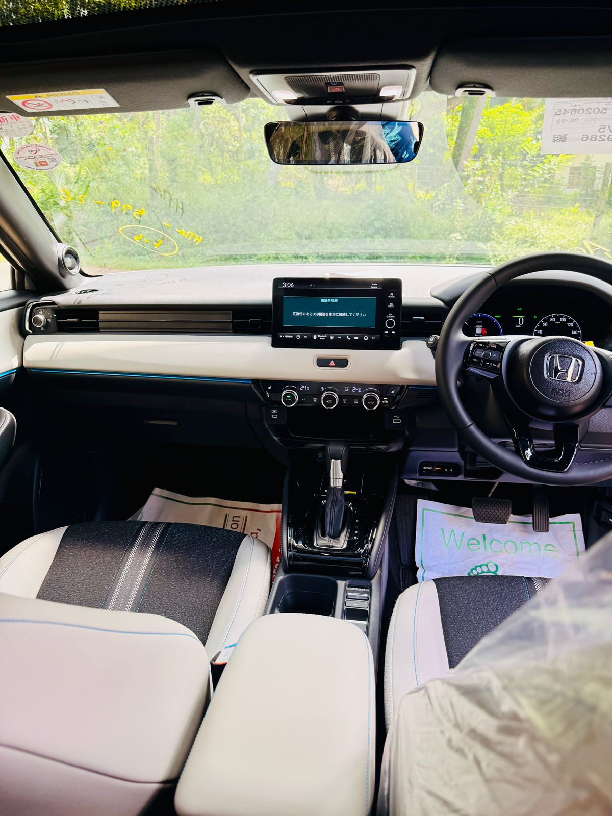 Honda Vezel Z Play Moon Roof 2025