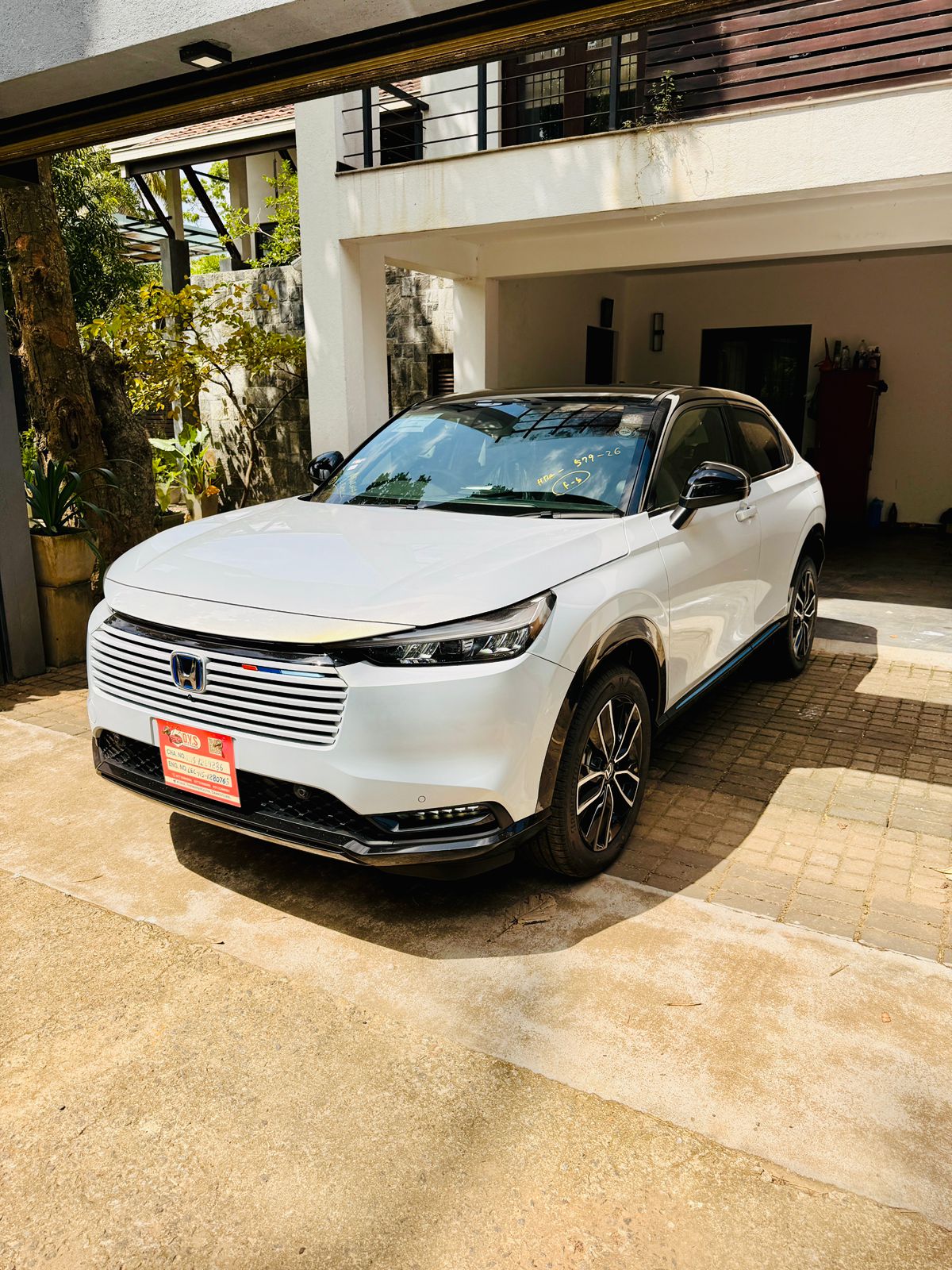 Honda Vezel Z Play Moon Roof 2025