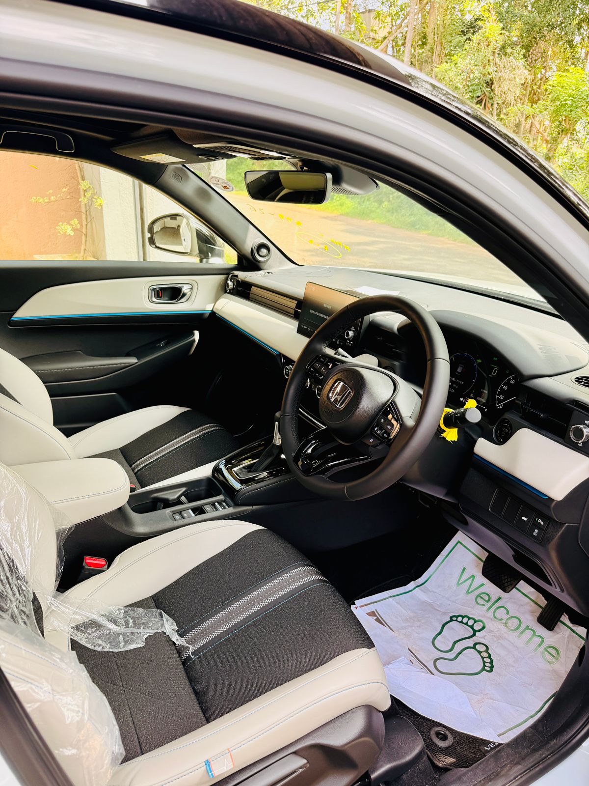 Honda Vezel Z Play Moon Roof 2025