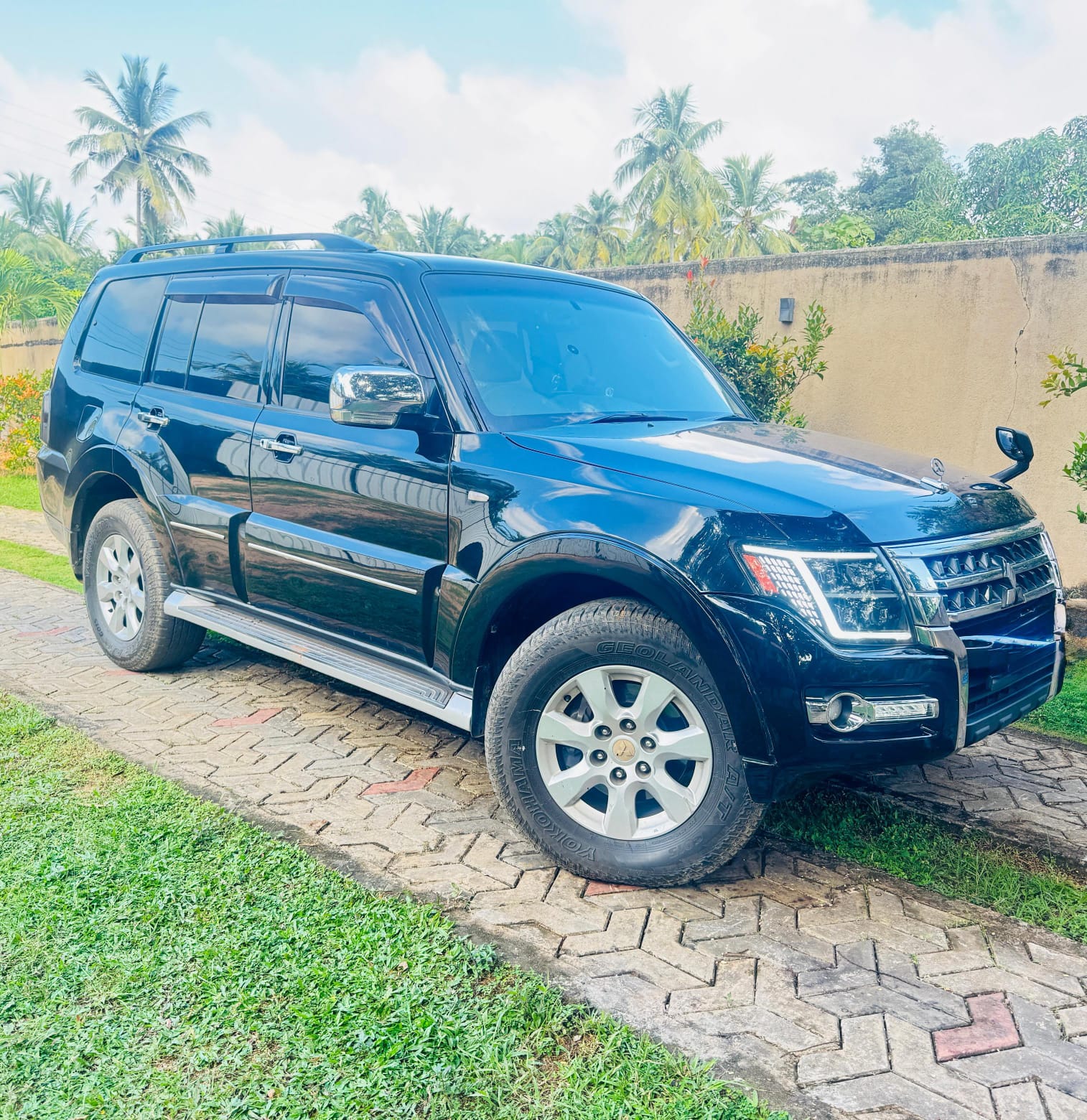 Mitsubishi Montero 2013