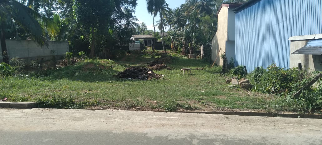 ඉඩම් කොටස් දෙකක් විකිණීමට Meegoda