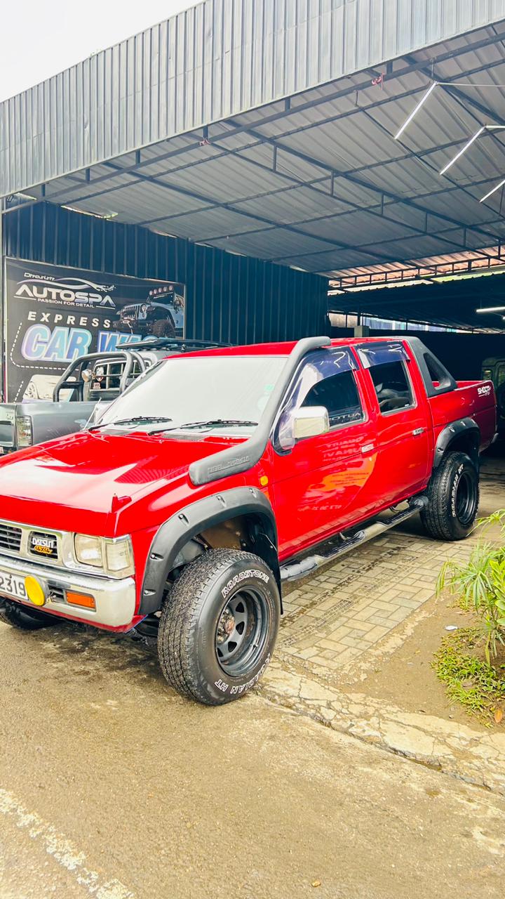 Nissan Double cab D21 Embose Body 1992