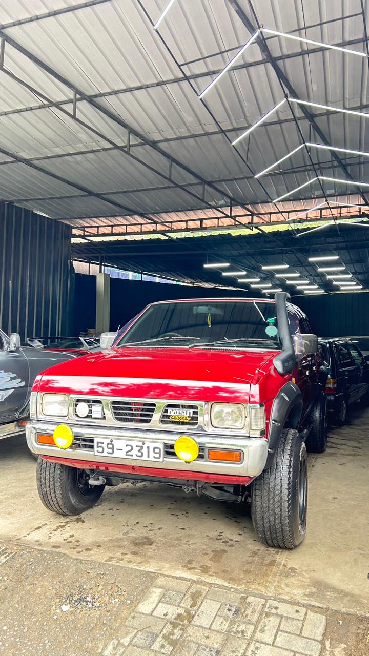 Nissan Double cab D21 Embose Body 1992